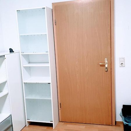 Budget Rooms In Halle With Shared Bathroom, Free Wifi, Netflix & Ipad Exterior photo