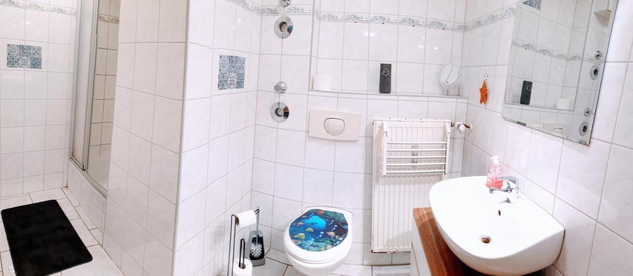 Budget Rooms In Halle With Shared Bathroom, Free Wifi, Netflix & Ipad Exterior photo