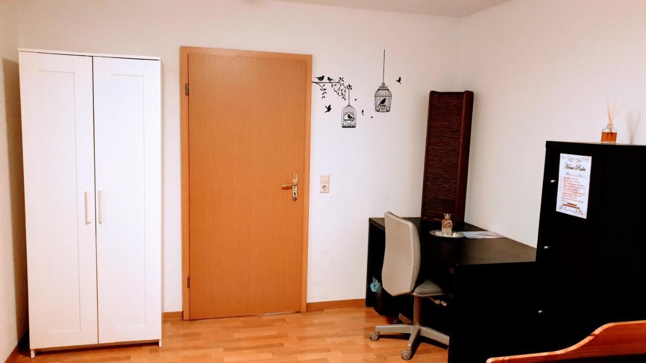 Budget Rooms In Halle With Shared Bathroom, Free Wifi, Netflix & Ipad Exterior photo